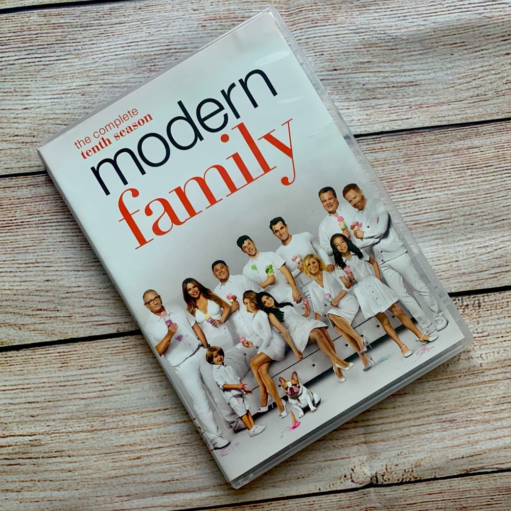COPY - Modern Family DVD Season Ten Complete Three Discs